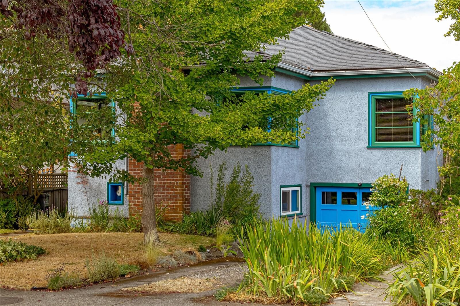 Property Photo: 1166 Burdett Ave BC V8V 3H2