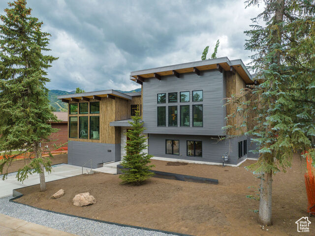 Property Photo: 3041 Oak Rim Ln UT 84060