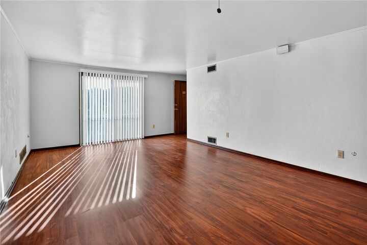 Property Photo: 4034 Murray Ave 1 PA 15217