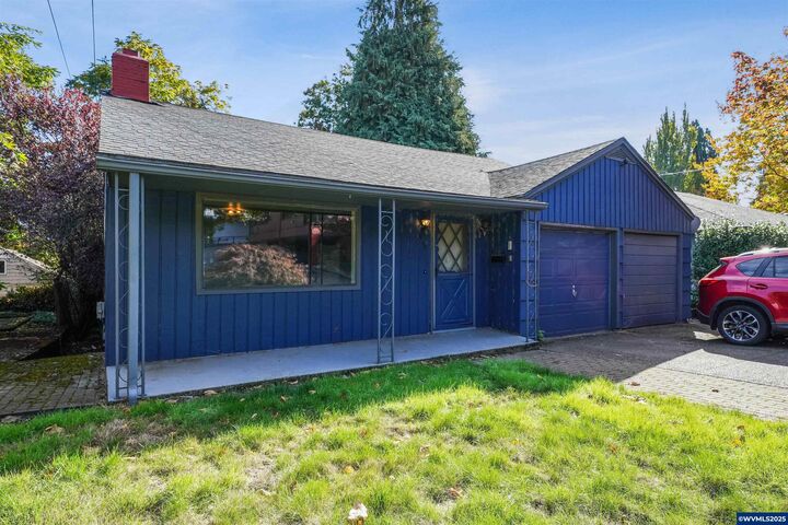 Property Photo: 1858 West Nob Hill St SE OR 97302