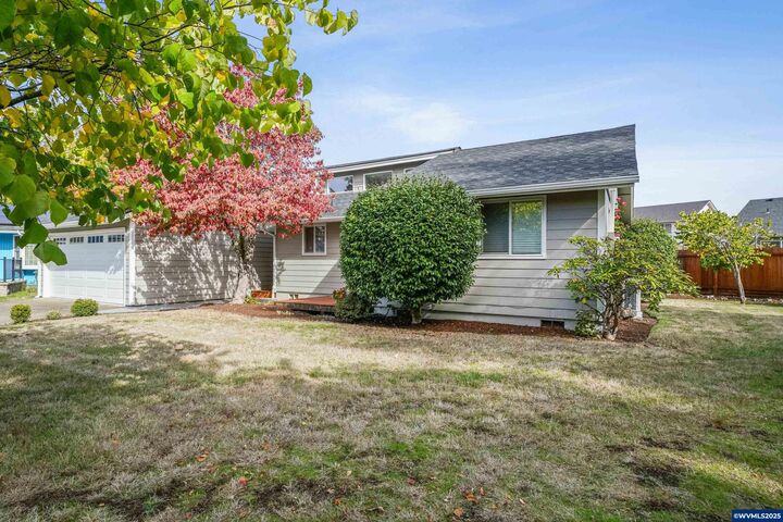 Property Photo:  1433 Kristan Ct  OR 97383