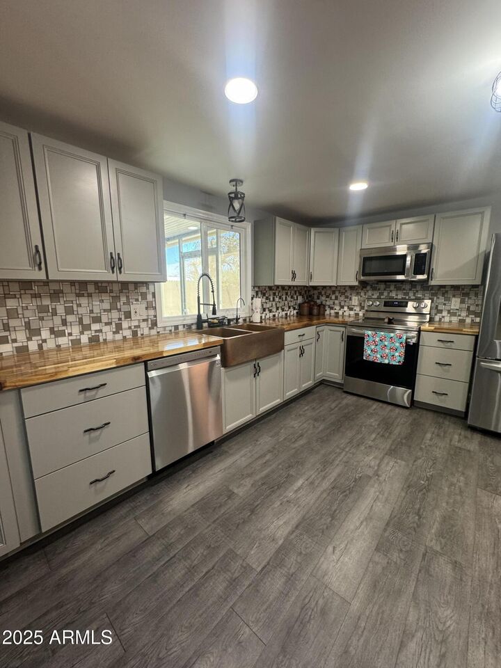 Property Photo: 10201 N 99th Avenue 32A AZ 85345