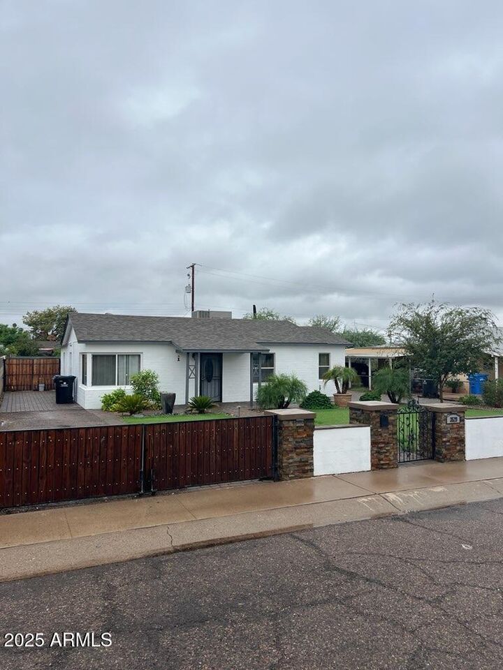Property Photo: 3529 E Taylor Street AZ 85008