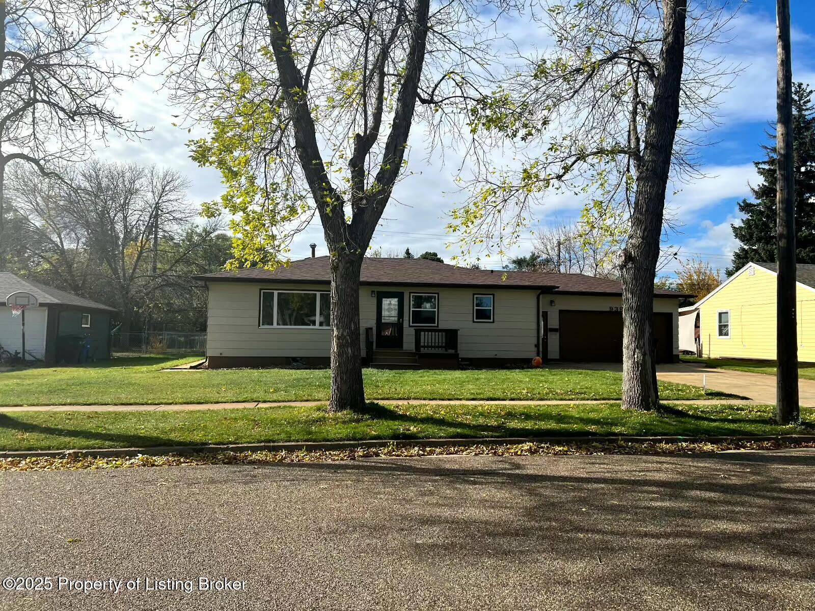 Property Photo: 939 Park Ave. ND 58601