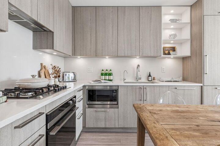 Property Photo: 707 E 3rd Street 307 BC V7L 1G8