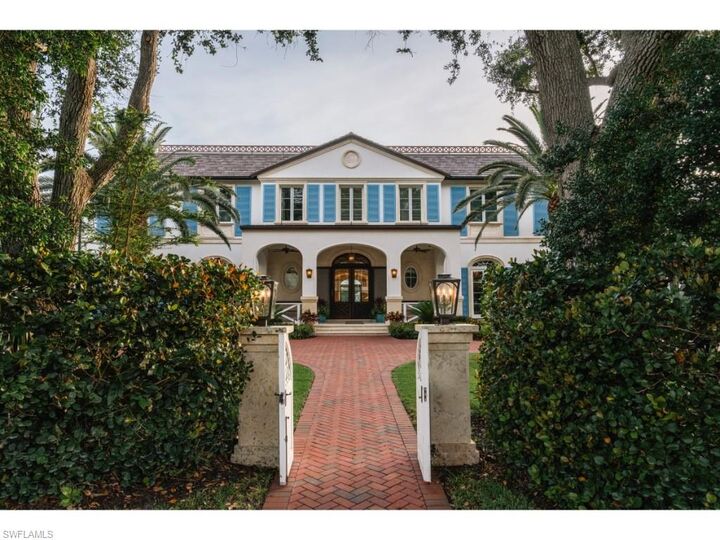 Property Photo: 4296 Cutlass Ln FL 34102