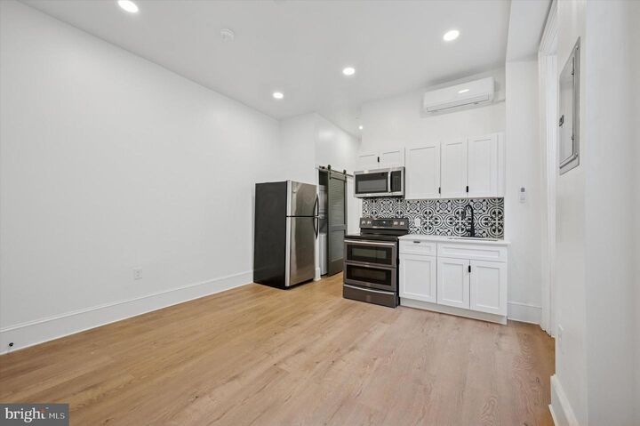 Property Photo:  1637 W Girard Avenue 2  PA 19130 