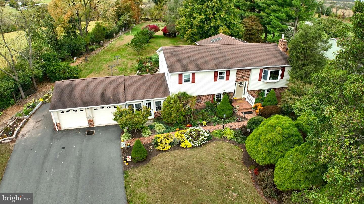 Property Photo:  127 Pheasant Circle  PA 19504 