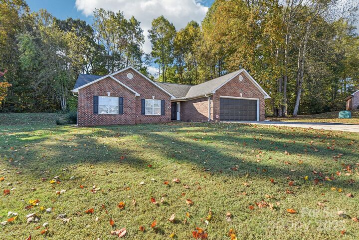 Property Photo: 1445 Julius Drive NC 28147