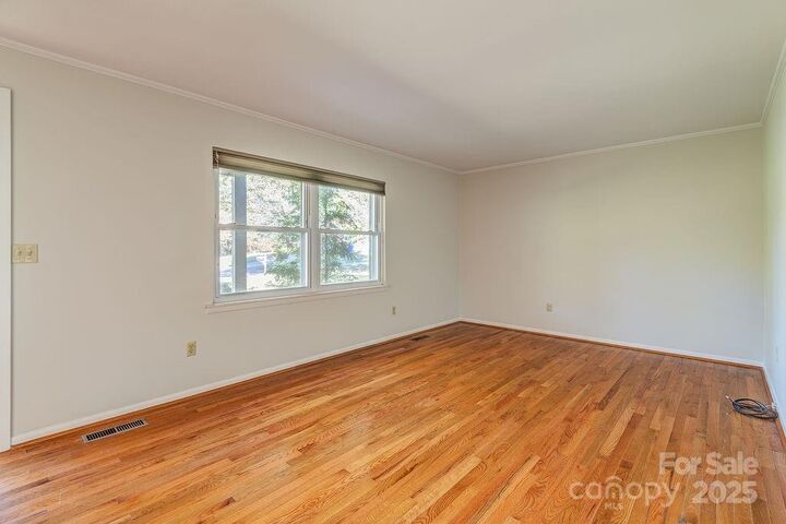 Property Photo: 9 Guinevere Court NC 28806