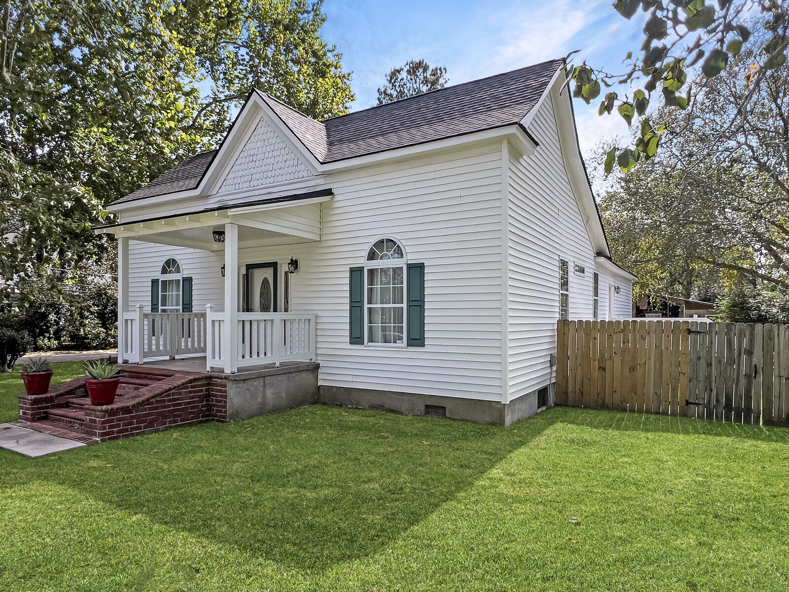 Property Photo:  601 W Raysor Street  SC 29477 