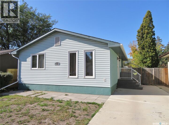 933 Macklem Drive  Saskatoon SK S7L 4R7 photo