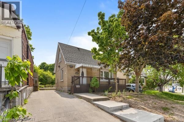 Photo de la propriété:  181 Highland Road East  ON N2M 3W1