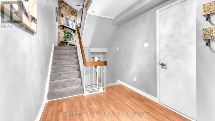 Property Photo:  300 Sandringham Crescent 22  ON N6C 5B4 