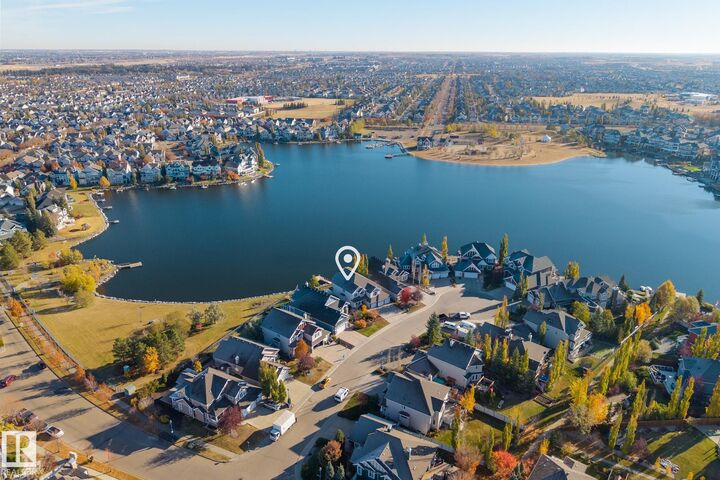 Property Photo: 9016 16 Avenue SW AB T6X 1B2