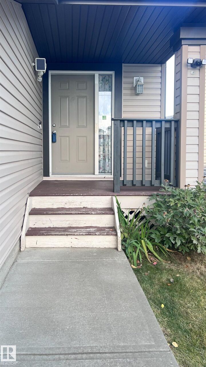 Property Photo:  1912 Hammond Place NW  AB T6M 0K3 