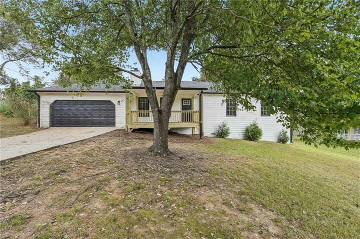 Property Photo: 1506 Jamestown Drive GA 30011