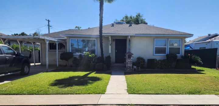 Property Photo: 1039 W Saginaw Way CA 93705