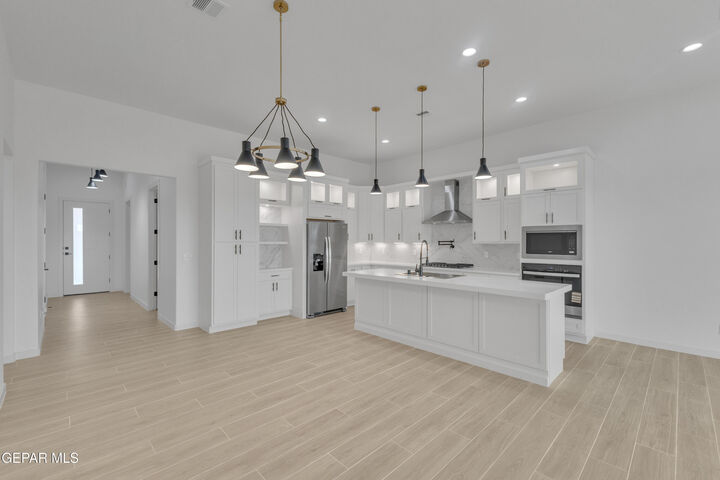 Property Photo: 12840 Fredericksberg Avenue TX 79928