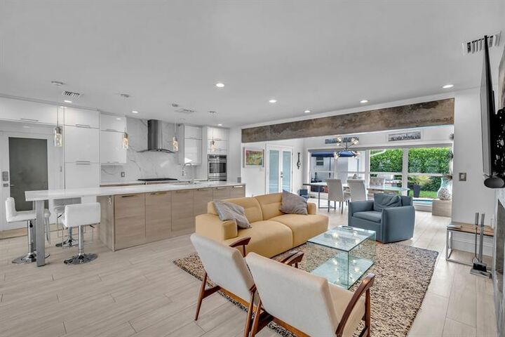 Property Photo:  2212 NE 32nd Ave  FL 33305