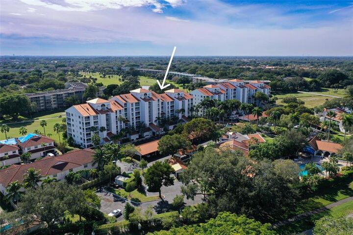 Property Photo: 4108 W Palm Aire Dr 83B FL 33069