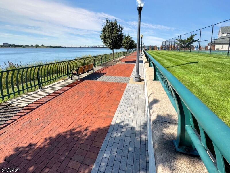 Property Photo:  20 Redwood St 20  NJ 07305 