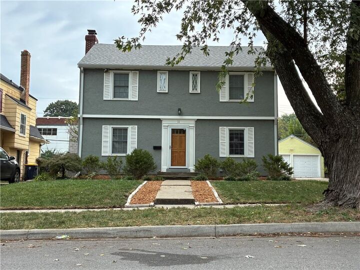 11 W 70th Terrace  Kansas City MO 64113 photo