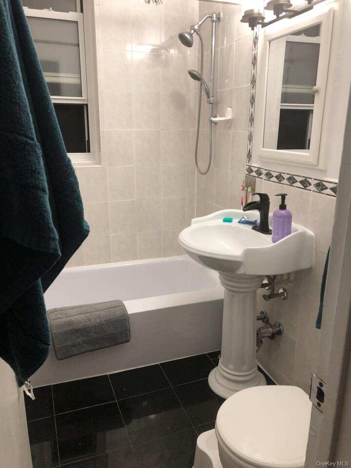 Property Photo: 3176 Decatur Avenue 2H NY 10467
