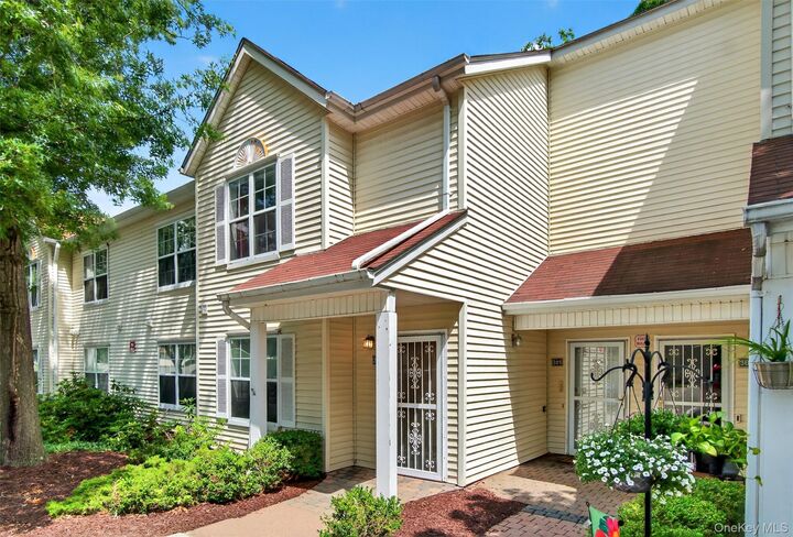 Property Photo:  307 Gazebo Court  NY 12553
