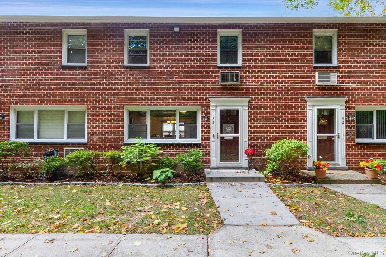 Property Photo: 84 Charter Circle 84 NY 10602