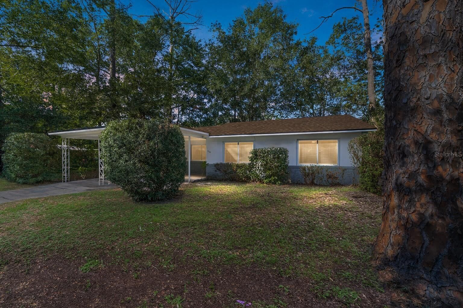 Property Photo: 1716 NE 7th Terrace FL 32609