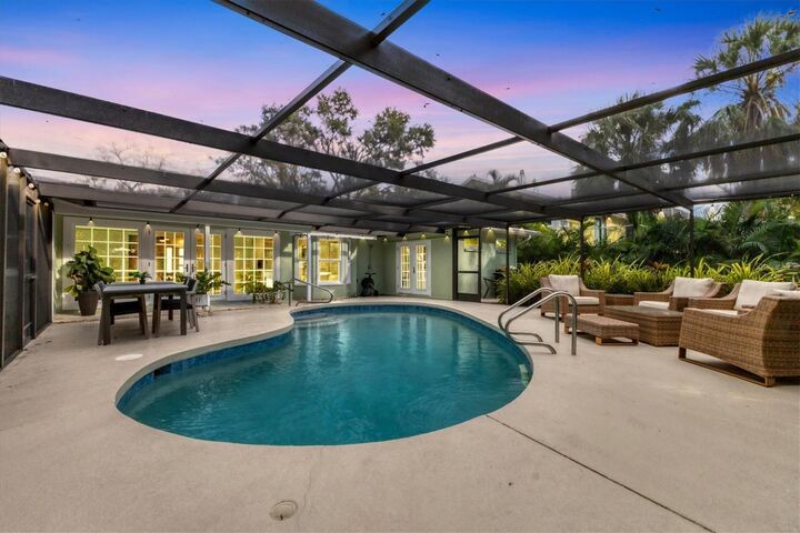 Property Photo:  5112 Oakmont Place  FL 34242