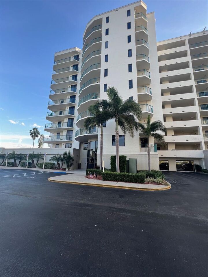 Property Photo:  670 Island Way 400  FL 33767