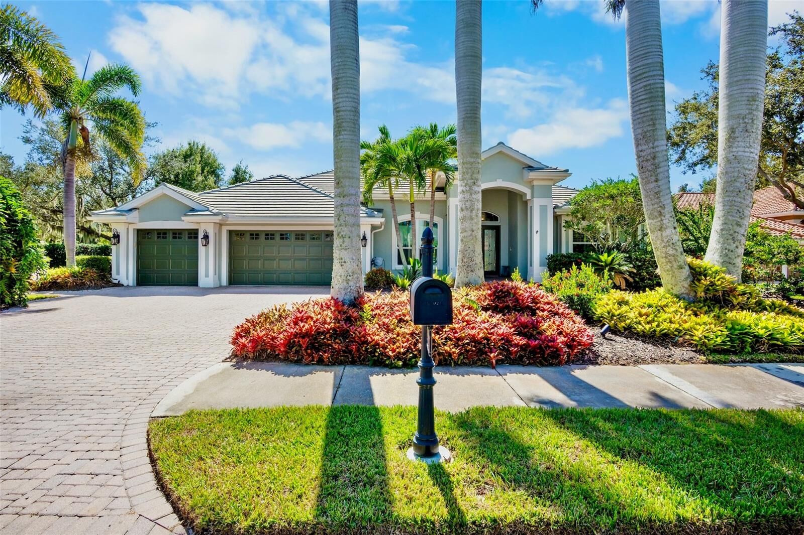 Property Photo:  5192 Little Brook Court  FL 34238 