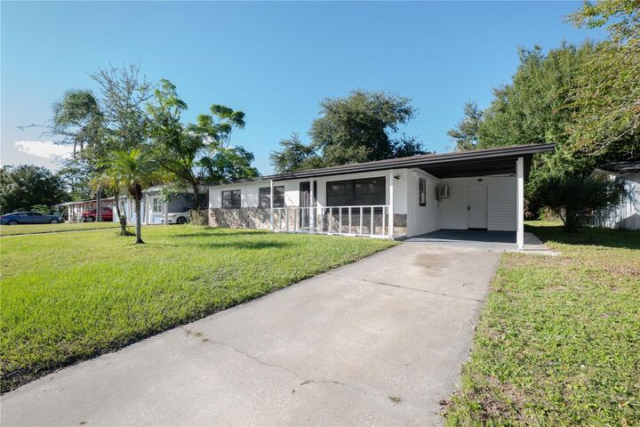 Property Photo: 4605 Elmira Place FL 32811