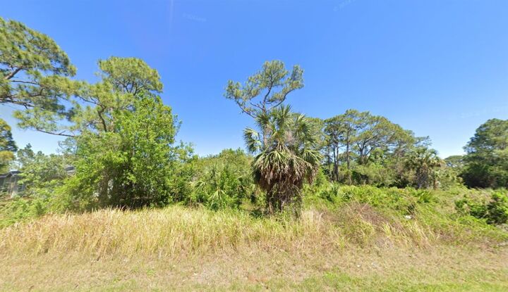 Property Photo:  568 Meridan Avenue NW  FL 33952