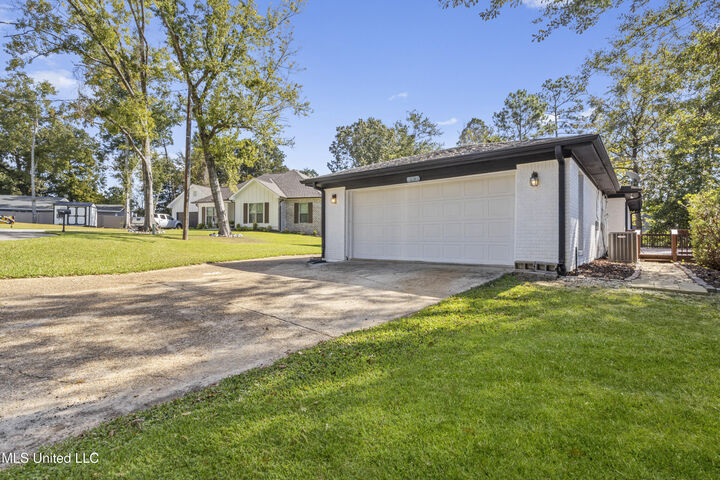 Property Photo: 682 Auahi Place MS 39525