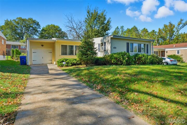 Property Photo:  955 Mulberry Lane  MO 63130 