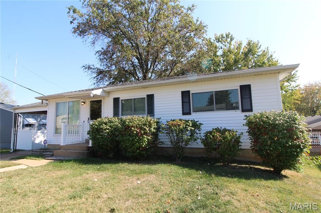 Property Photo: 2324 Birch Drive MO 63125