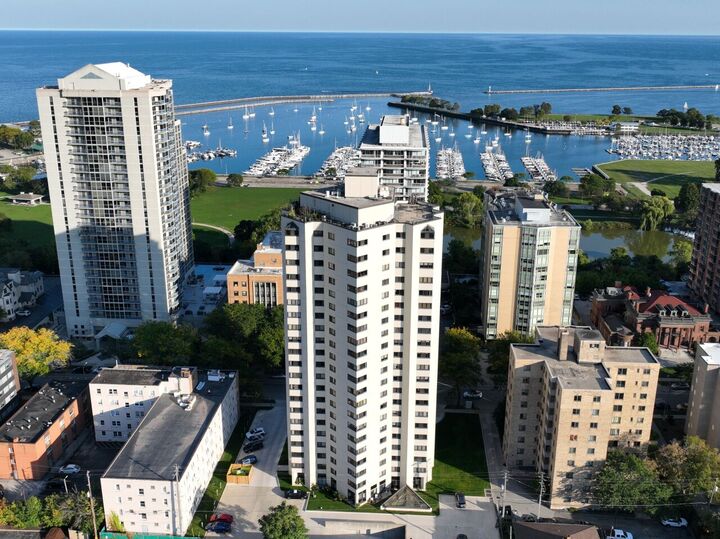 1633 N Prospect Ave 21B  Milwaukee WI 53202 photo