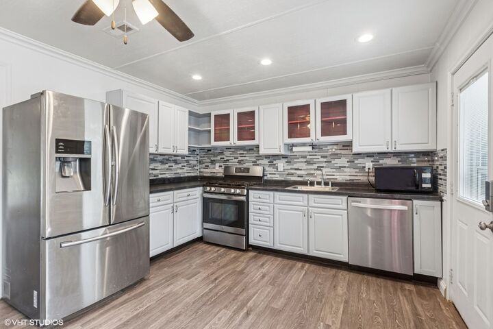 Property Photo: 27 Ridge Circle IL 60107