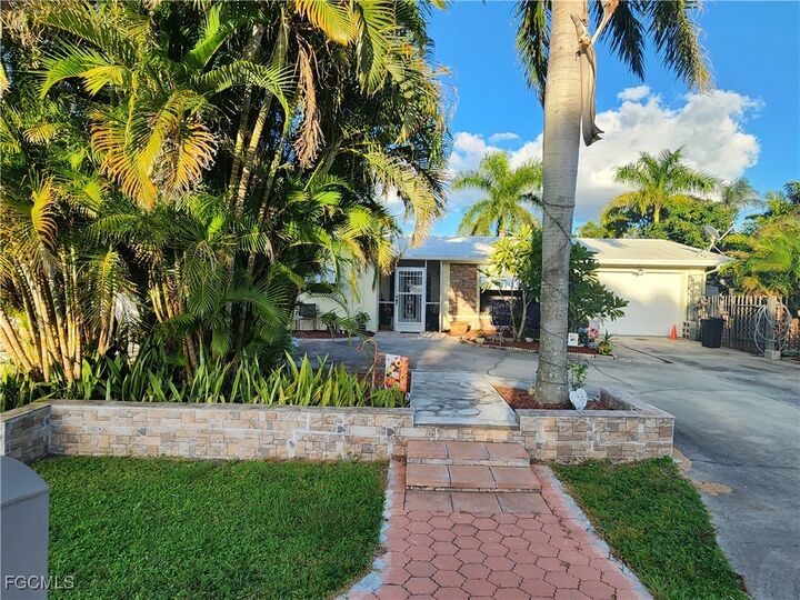 Property Photo:  1370 Harbor View Drive  FL 33917 