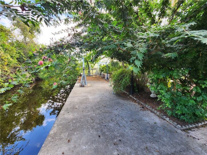 Property Photo:  1370 Harbor View Drive  FL 33917 