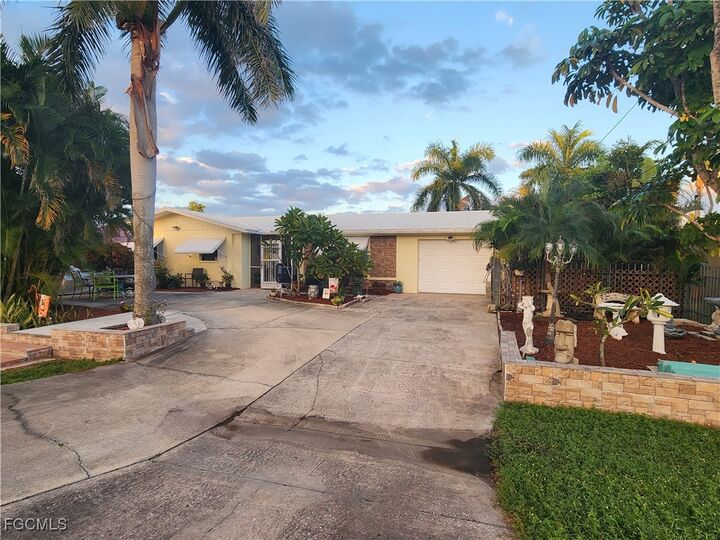 Property Photo: 1370 Harbor View Drive FL 33917