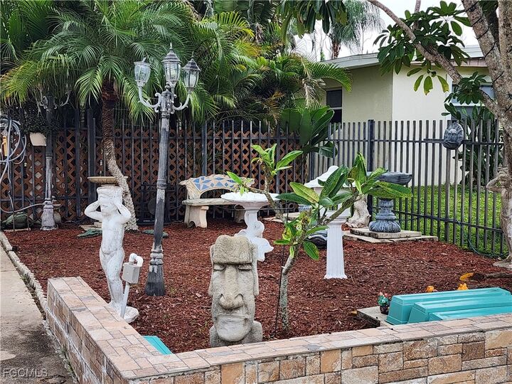 Property Photo:  1370 Harbor View Drive  FL 33917 