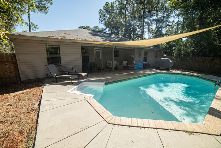 Property Photo: 2305 Salamanca Street FL 32566