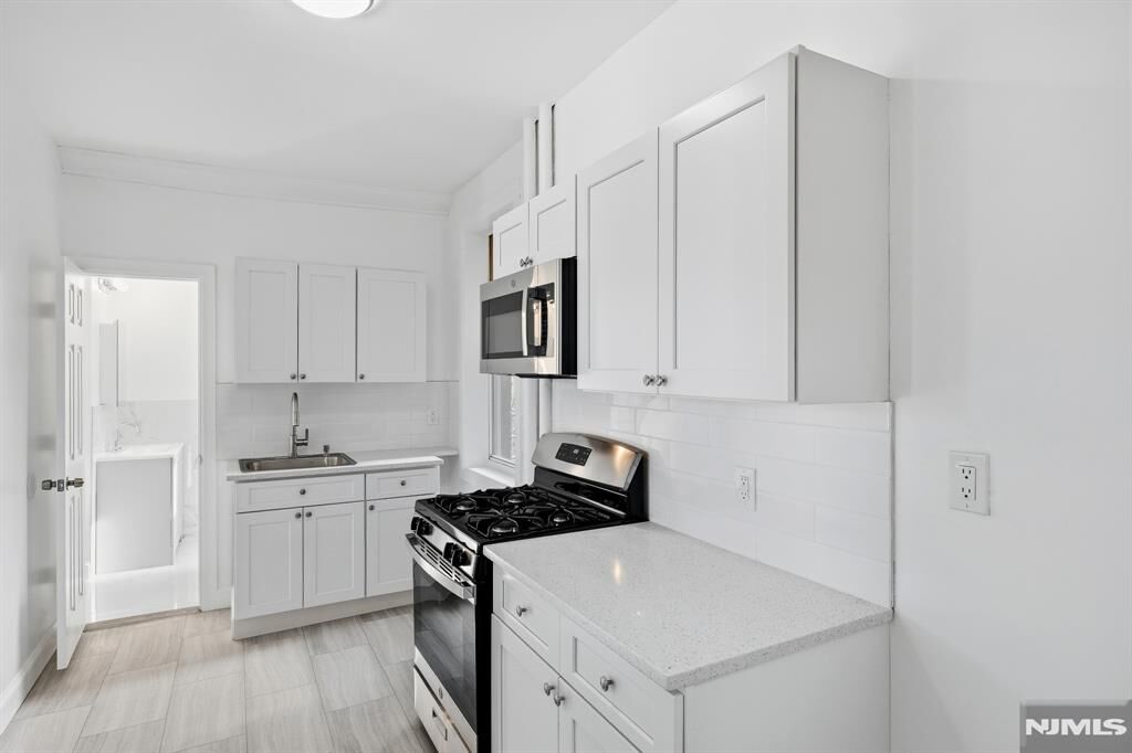 Property Photo:  137 Kensington Avenue 401  NJ 07304 