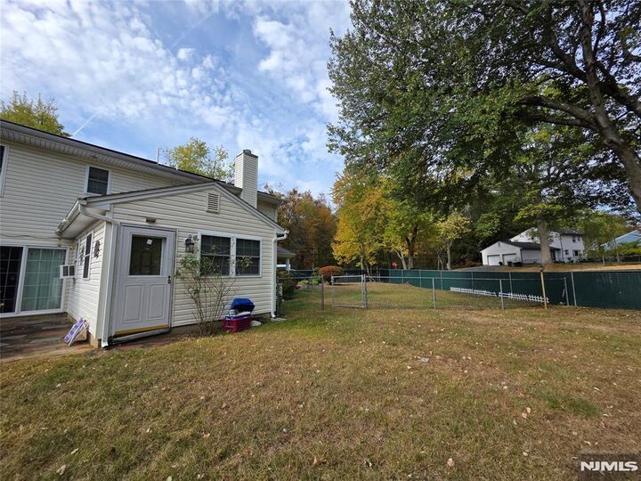 Property Photo:  255 Knoll Road  NJ 07034 