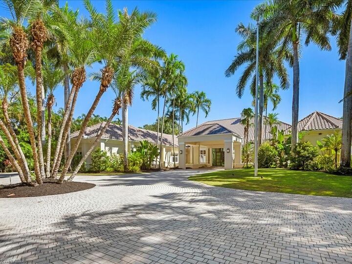 Property Photo:  656 Hickory Rd  FL 34108 