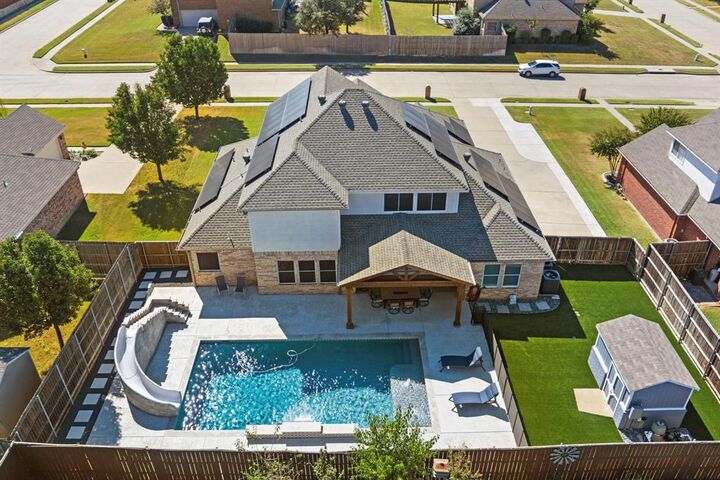 Property Photo: 1209 Forest Green Drive TX 76060